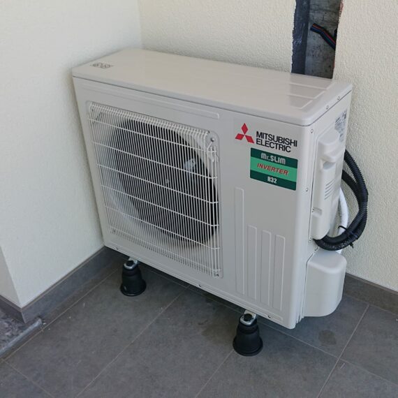 Montaggio motore esterno in basso - Installazione Climatizzatori per Casa e Aziende - Petracchi srl